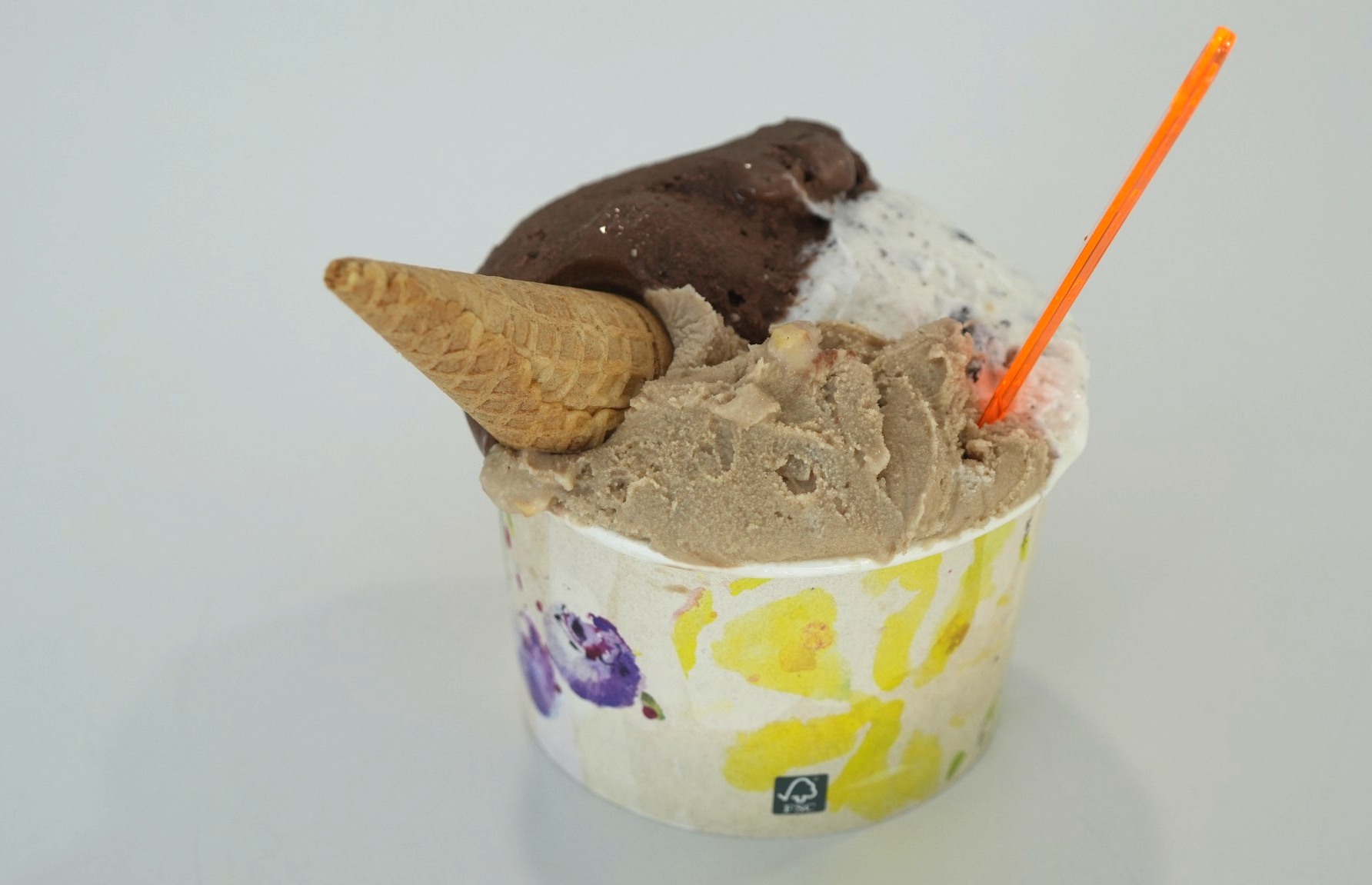 Helado servido en tarrina Capri